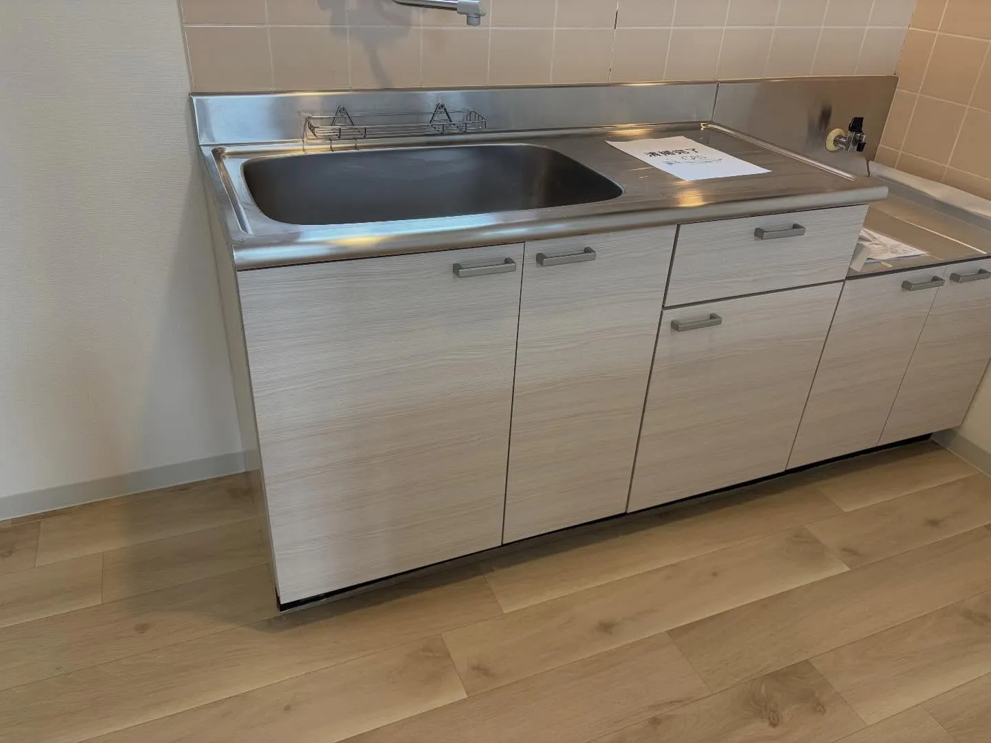 今日は水戸市で現状回復、内装工事、そしてキッチンのリメイク作...