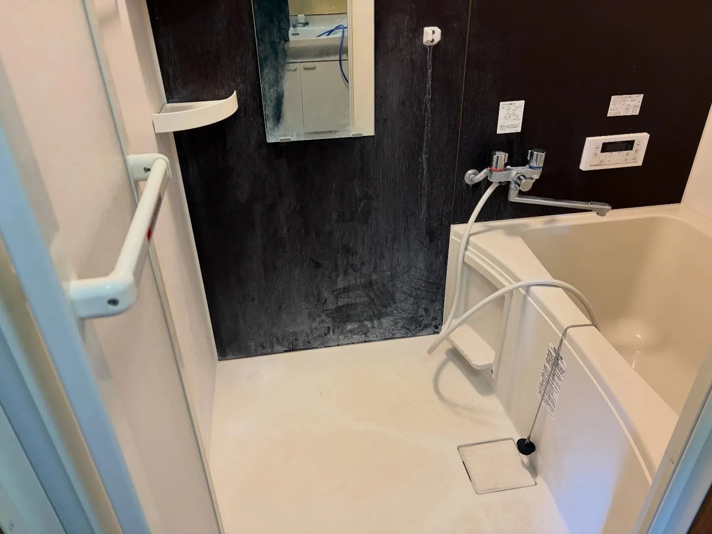 今日は水戸市で現状回復、内装工事、そしてキッチンのリメイク作...